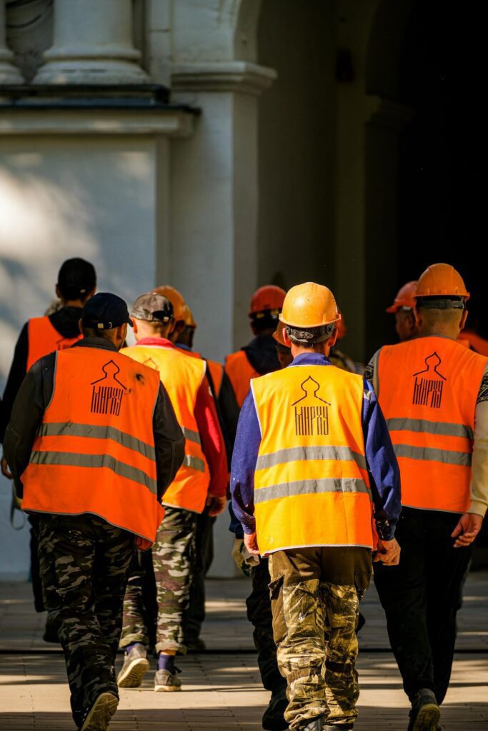 Normes sécurité construction : guide pratique pour 2025